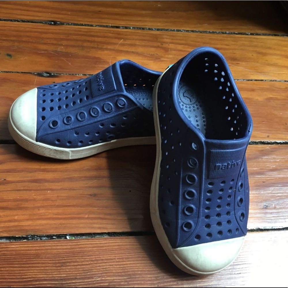 Native Jefferson shoes navy blue size 6